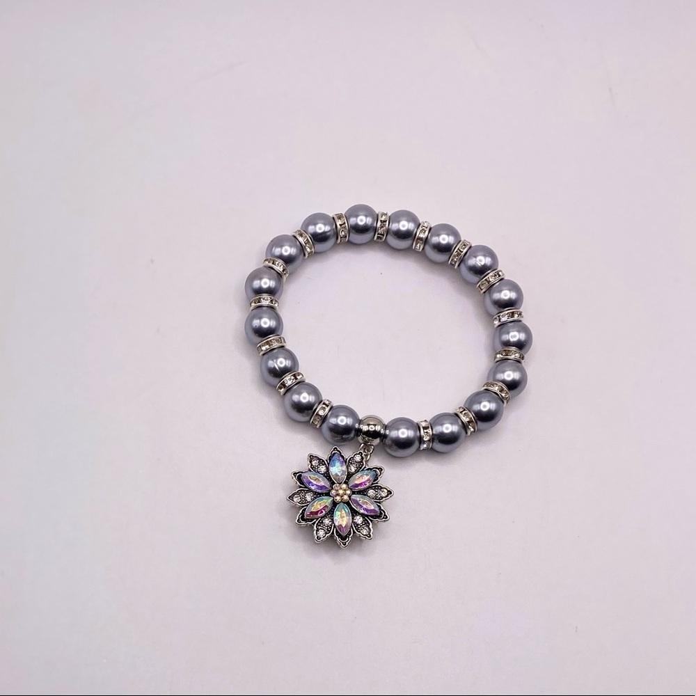 Silver Pearls Snap Bracelet with Iridescent Flower 18mm snap! SEE VIDEO! 🌻🌻🌻 - Picture 9 of 13